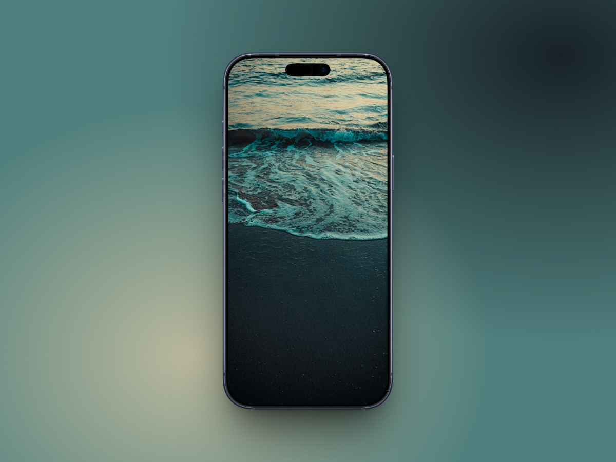 20 Aesthetic Ocean Wallpapers for iPhone in 4K – iGeeksBlog Soft Waves on Sand