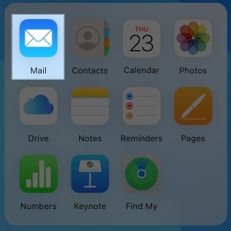 Choosing Mail app after signing in on iCloud website.