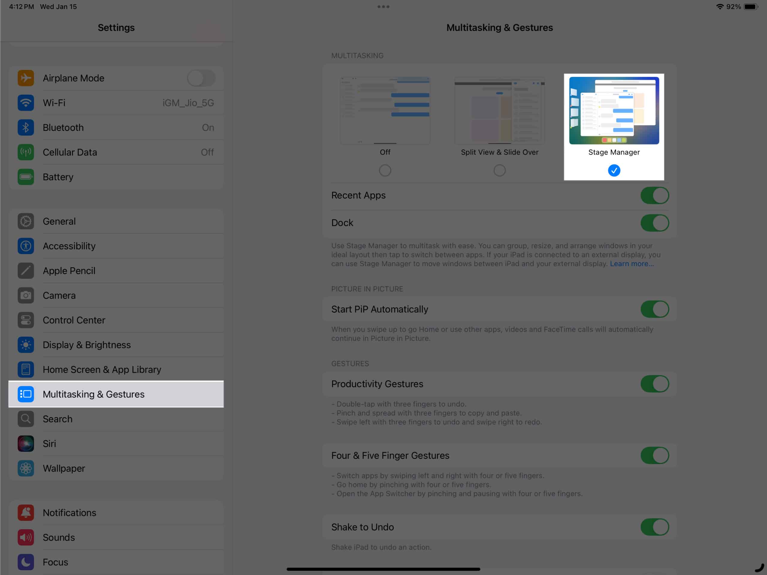 Selecting the Stage Manager option from the Multitasking & Gestures page in iPad Settings app.