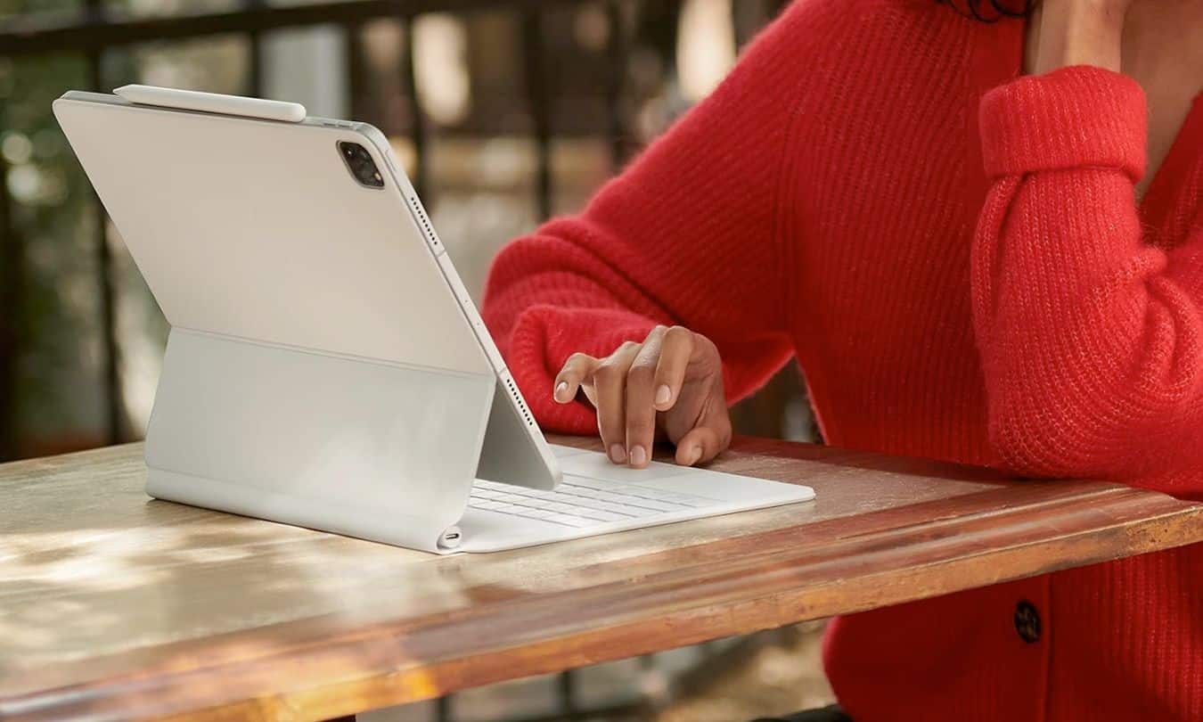 Apple Magic Keyboard.