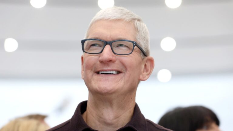 Apples Tim Cook is betting big on AR Glasses to outpace Meta.