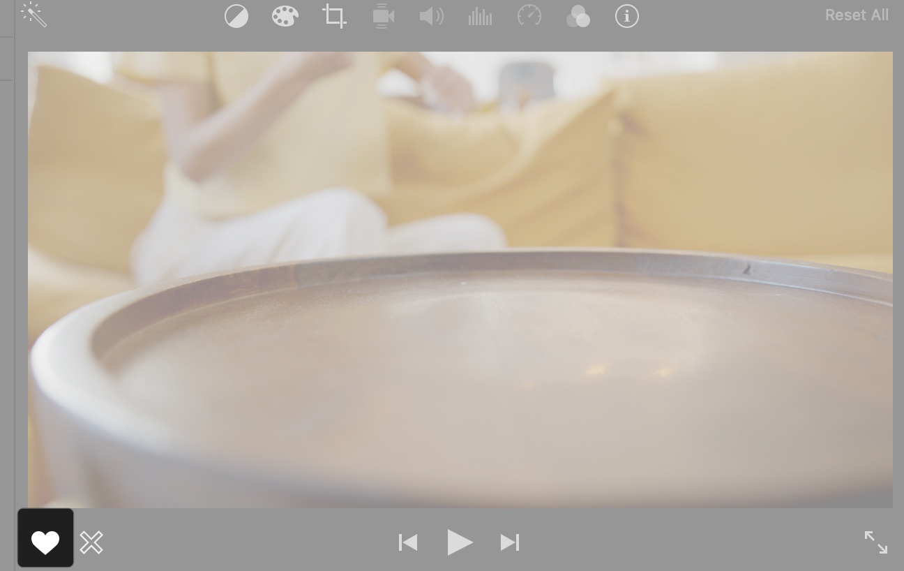 Click heart icon to mark favorite in imovie on mac