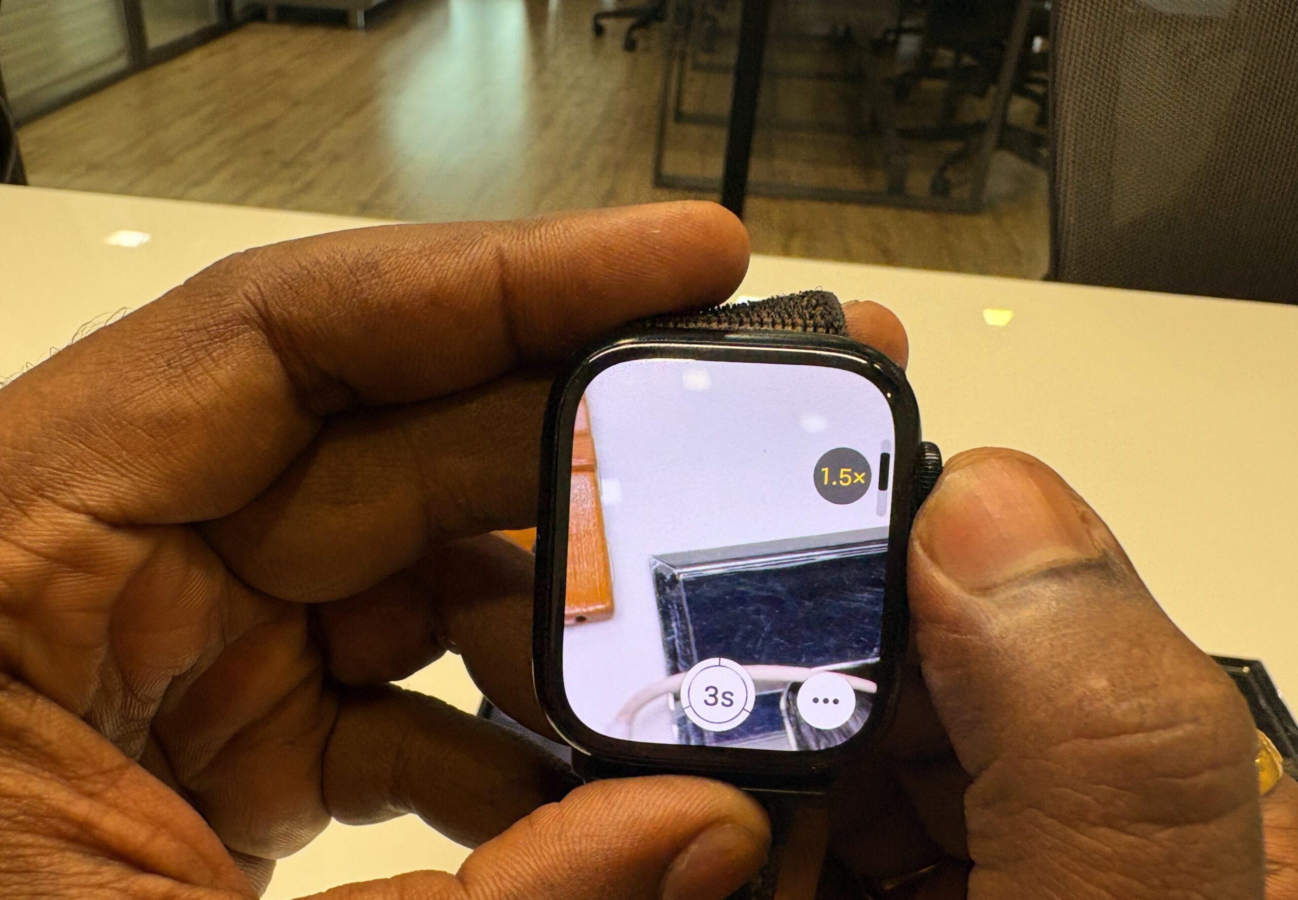 Using the digital crown to zoom in or out on the camera remote app on an apple watch