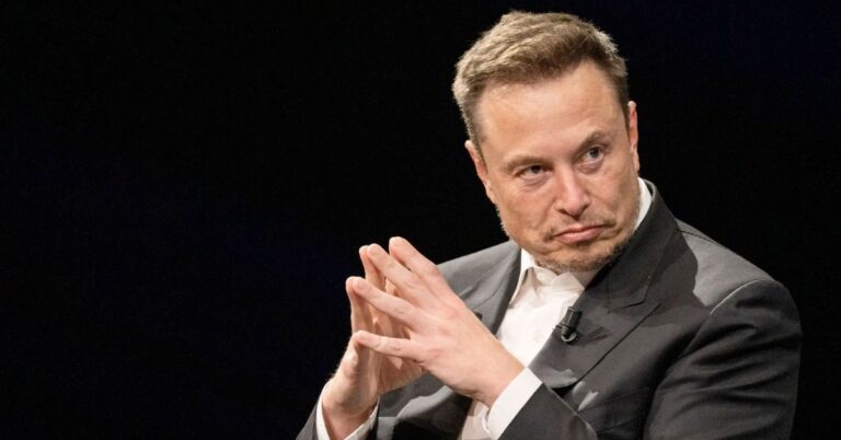Apple Denies Musk Claims of Favoring ChatGPT Over Grok.