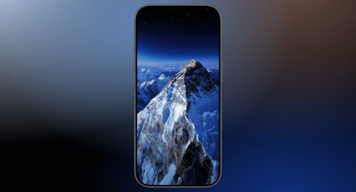 Snowy Everest-style mountain peaks