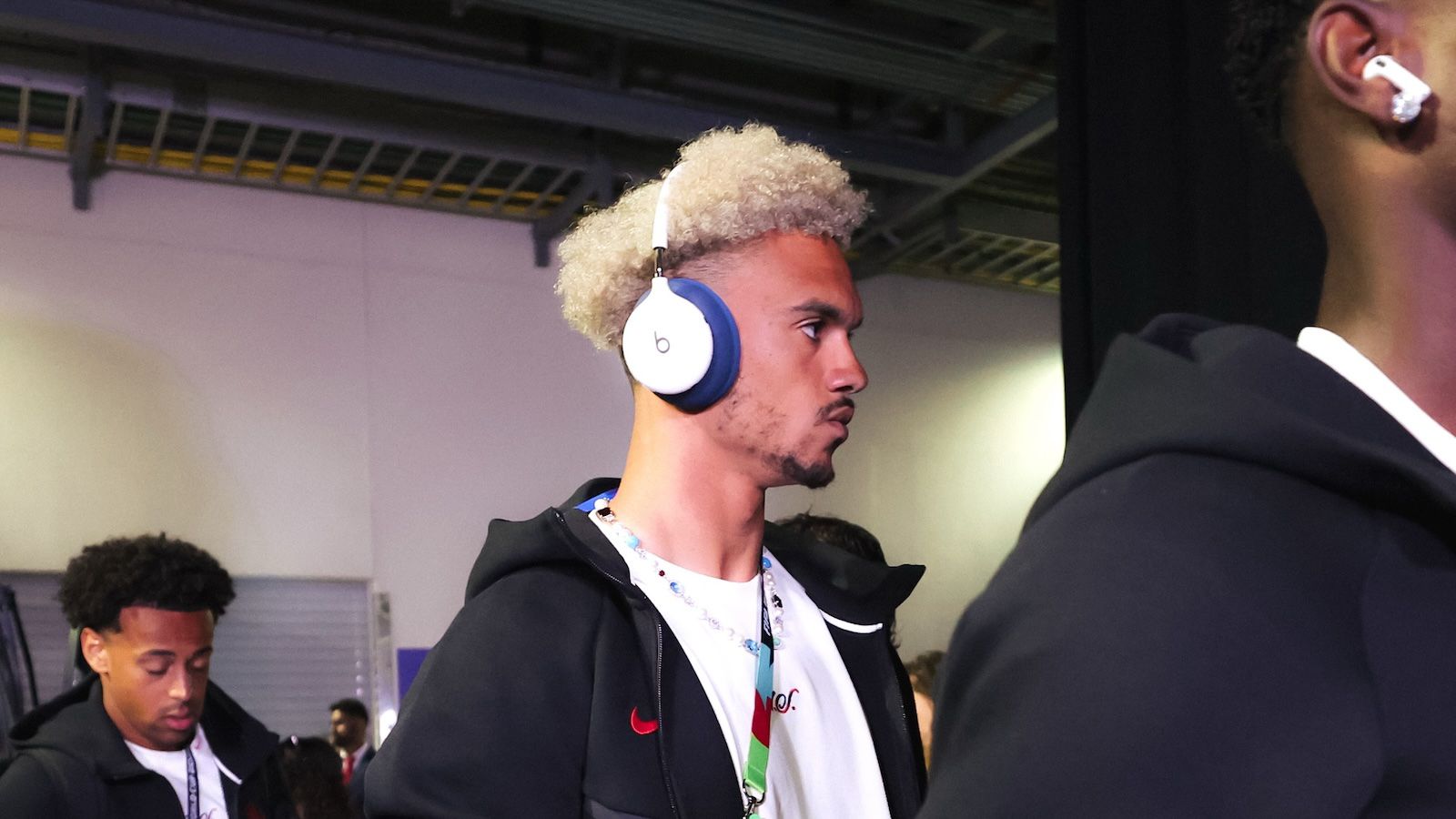 antonee-robinson-beats-headphones