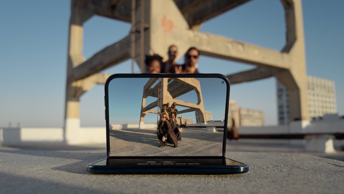 iPhone Duo: Everything You Need to Know About Apple’s First Foldable iPhone – iGeeksBlog iPhone Duo camera preview showing people framed with Smart Take